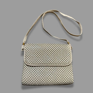 Victoria Place Purse Crossbody Bag Chainmail Mesh Enamel Magnetic Snap Ivory OS
